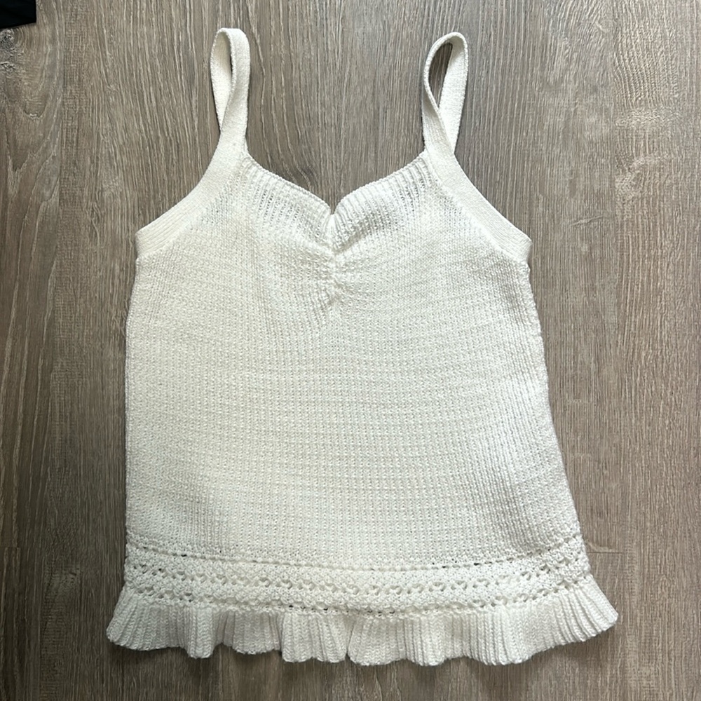 White knitted shirt